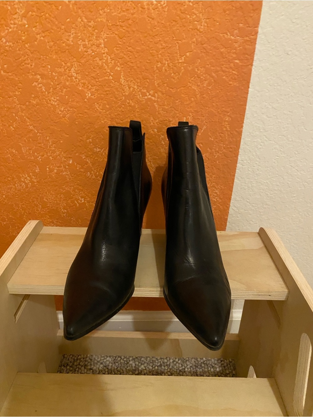 7.5 Classic Black Pointed Toe Chelsea Boots - Women